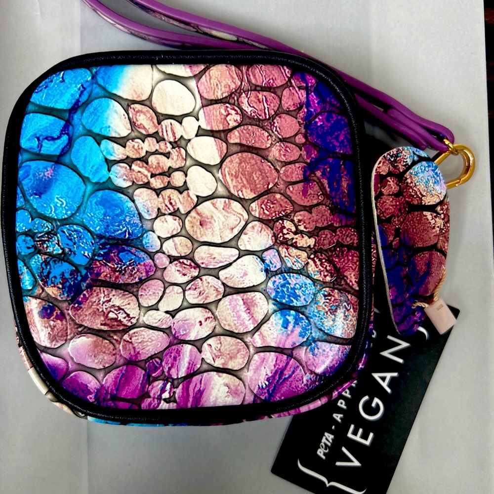 Mellow World Wristlet PETA Approved Vegan Faux Leather Zippered Coin Purse NWT